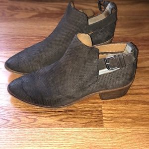 Dolce Vita Shoes - Dolce Vita Brown Booties -- look better in person Dolce Vita Shoes - Dolce Vita Brown Booties -- look better in person